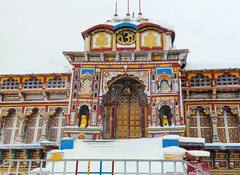 बदरीनाथ जाने वाले रास्ते पर भी आई दरारें, भूधंसाव की चपेट में हाईवे, चीन की सीमा से कटने का खतरा