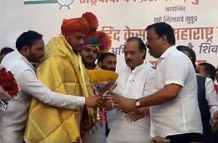 यावेळी राष्ट्रवादीचे नेते अजित पवार, पुणे शहराध्यक्ष प्रशांत जगताप उपस्थित होते.