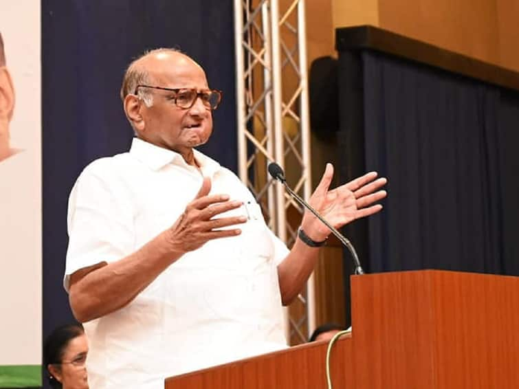 Maharashtra Sugar mills should consider CNG and hydrogen production along with ethanol Says Ncp Sharad Pawar  Sharad Pawar : कारखान्यांनी इथेनॉलसह CNG, हायड्रोजन उत्पादनाचा विचार करावा, शरद पवारांचा कारखानदारांना सल्ला