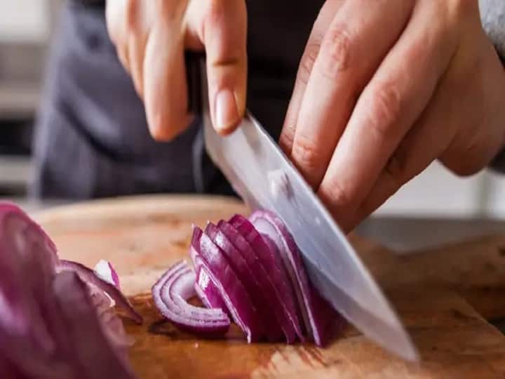Health Tips : Why tears come from eyes while cutting onion?  ‘This’ is the scientific reason behind it