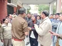 मुरादाबाद के कॉलेज में बुर्का विवाद के बीच ABVP का फिर हंगामा, धर्म-परिवर्तन का जताया शक