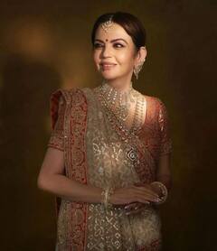 Anant Radhika Engagement: बेटी ईशा की वेडिंग ज्वैलरी में दिखीं नीता अंबानी, बहू श्लोका मेहता-राधिका मर्चेंट के लुक्स पर टिकीं सबकी निगाहें