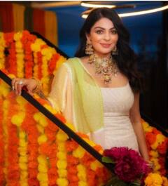 Neeru Bajwa Photos : ਤਿੰਨ ਬੱਚਿਆਂ ਦੀ ਮਾਂ ਹੋਣ ਦੇ ਬਾਵਜੂਦ ਵੀ ਨੌਜਵਾਨ ਹਸੀਨਾਂ ਨੂੰ ਟੱਕਰ ਦਿੰਦੀ ਹੈ ਨੀਰੂ ਬਾਜਵਾ