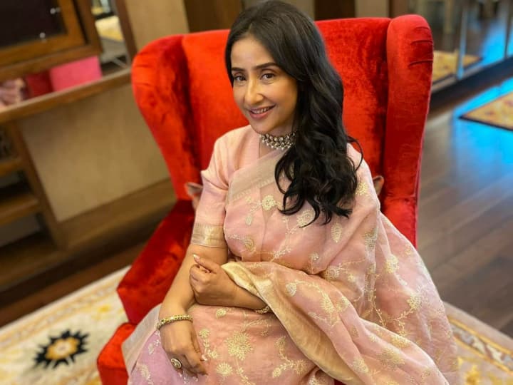 Manisha Koirala: कभी इंडस्ट्री में मनीषा कोईराला के काम का डंका बजता था. एक साथ कई हिट फिल्मों ने उन्हें सफलता के शिखर तक पहुंचा दिया था, लेकिन फिर कुछ ऐसा हुआ जिसने एक्ट्रेस का करियर खत्म कर दिया.