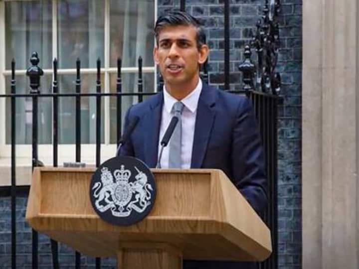 british prime minister Rishi Sunak imposed fined by Lancashire police for not wearing seat belt Britain: सीट बेल्ट नहीं लगाने पर पुलिस ने ऋषि सुनक पर लगाया जुर्माना, ब्रिटिश पीएम ने मानी गलती