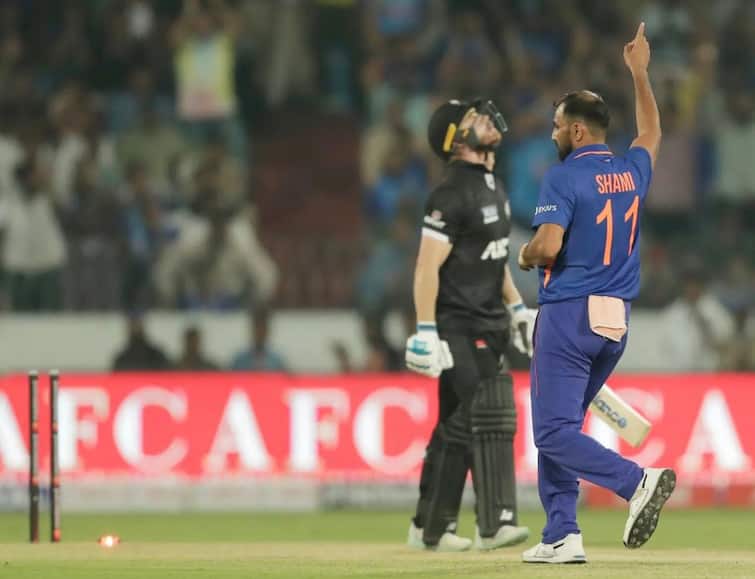 IND vs NZ 2nd ODI Score Live: भारतीय गेंदबाजों के सामने न्यूजीलैंड का टॉप ऑर्डर ढेर, डेरिल मिचेल भी लौटे पवेलियन