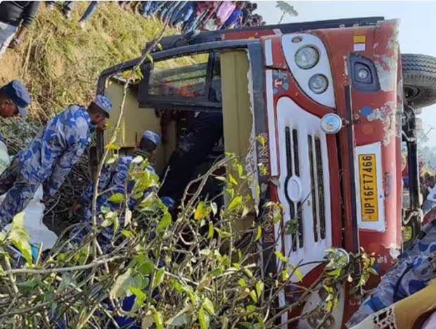 nawalparasi bus accident pilgrims bus fell into ditch in nawalparasi district nepal india ਨੇਪਾਲ 'ਚ ਸ਼ਰਧਾਲੂਆਂ ਨਾਲ ਭਰੀ ਬੱਸ ਖਾਈ 'ਚ ਡਿੱਗੀ, ਭਾਰਤ ਆ ਰਹੇ ਸੀ 60 ਯਾਤਰੀ
