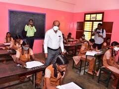 यूपी बोर्ड परीक्षा में नकल करते पकड़े जाने पर लगेगा NSA, कक्ष निरीक्षक के खिलाफ भी होगी FIR