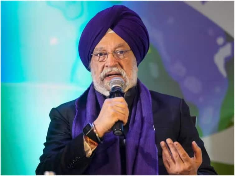 petroleum minister hardeep singh puri on fuel price he said companies should reduce oil prices  'पेट्रोल-डिझेलचे दर कमी करा', केंद्रीय मंत्री हरदीप पुरी यांचे तेल कंपन्यांना आवाहन 