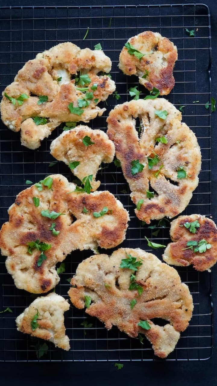 टीप : वरील सर्व बाबी एबीपी माझा केवळ माहिती म्हणून वाचक-प्रेक्षकांपर्यंत पोहोचवत आहे. यातून एबीपी माझा कोणताही दावा करत नाही. त्यामुळे कोणतेही उपचार, डाएट आणि औषधं तज्ज्ञांच्या सल्ल्यानं घ्यावीत.