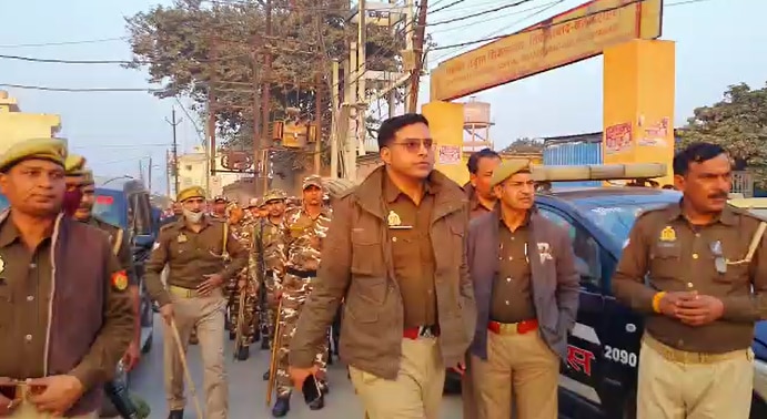 Bulandshahr में छात्रों के दो गुटों के बीच जमकर मारपीट, पहुंचा भारी पुलिस बल, कई हिरासत में