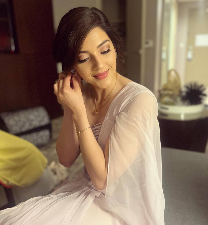 మెహ్రీన్ అందమైన ఫోటోలు  -Image Credit: Mehreen Pirzada/Instagram