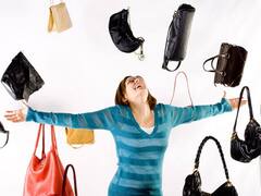 आपके पुराने फेवरेट पर्स को नई स्टाइल से कैरी करने का ये है बेस्ट आइडिया, ऐसे करें रीयूज