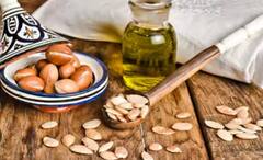 ਜੇਕਰ ਤੁਸੀਂ ਵੀ ਦਿਖਣਾ ਚਾਹੁੰਦੇ ਹੋ ਜਵਾਨ, ਤਾਂ ਇਹ ਫੇਸ਼ੀਅਲ ਆਇਲ ਹੈ ਤੁਹਾਡੀ ਮੁਸ਼ਕਿਲ ਦਾ ਹੱਲ