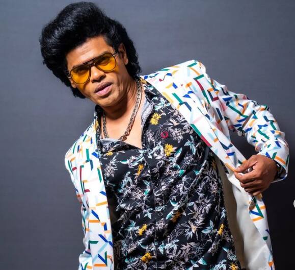 सिद्धार्थने नव्या सिनेमाची घोषणा केल्यानंतर सेलिब्रिटींसह चाहत्यांनी अभिनंदनाचा वर्षाव केला आहे.