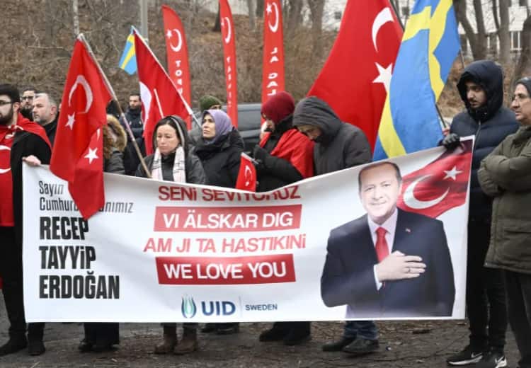 quran burn in sweden conflict angry Turkey took strict action Quran Burn in Sweden: स्वीडन में कुरान की कॉपी जलाए जाने के बाद भड़की हिंसा, तुर्की ने लिया यह एक्शन