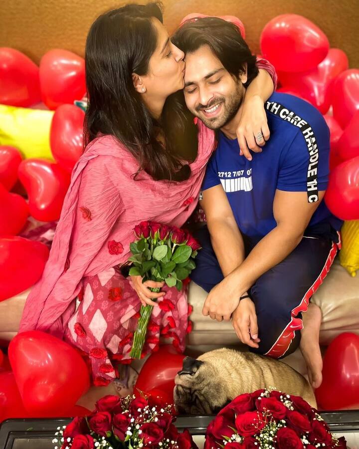 फिर दीपिका उस रिश्ते से बाहर निकलीं और साल 2015 में पति रौनक सैमसन (Raunak Samson) से तलाक ले लिया. तलाक के बाद दीपिका शोएब के करीब आ गईं और दोनों की लव स्टोरी शुरू हो गई.