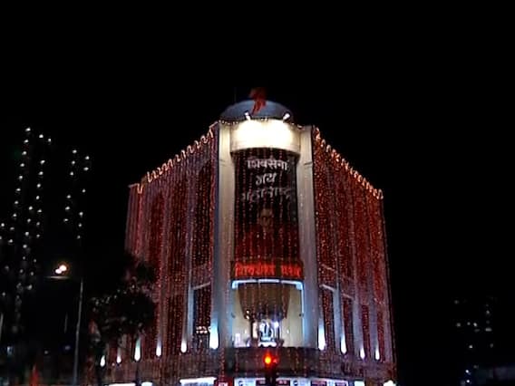 IMAGE: Shiv Sena Bhavan specially illuminated on the occasion of Balasaheb's birth anniversary; a unique greeting IMAGE: Shiv Sena Bhavan specially illuminated on the occasion of Balasaheb's birth anniversary; a unique greeting