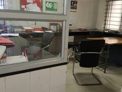 बस्तर में बदहाल हुई स्वास्थ सुविधाएं, गंभीर मरीजों को भी नहीं मिल रहा अस्पताल में इलाज, जानें क्या है वजह