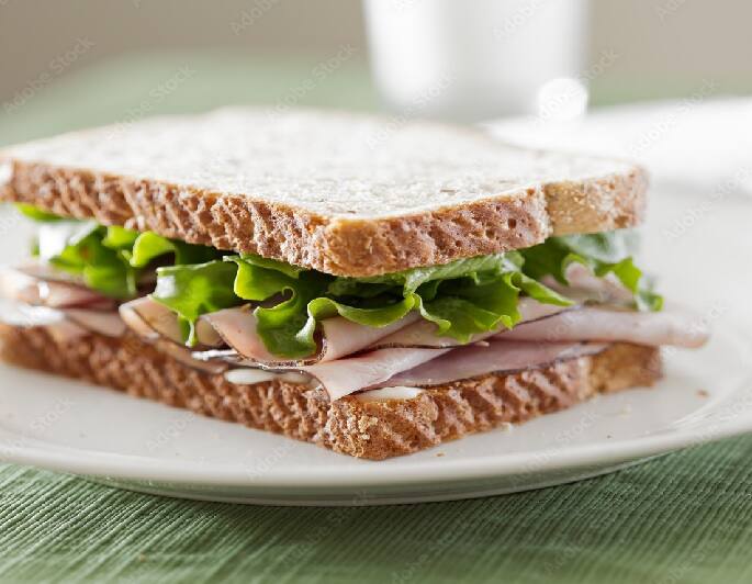 Chicken Ham Sandwich Recipe Want to prepare a quick breakfast in the morning So make chicken sandwich see recipe Chicken Ham Sandwich: सुबह झटपट नाश्ता तैयार करना है? तो घर पर इस तरह बना लें चिकन सैंडविच, देखें रेसिपी
