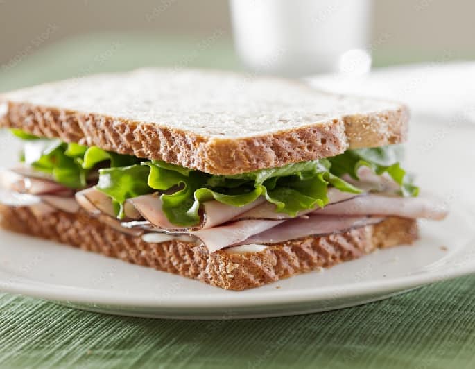 Want to make a quick breakfast in the morning?  So make chicken sandwich at home like this