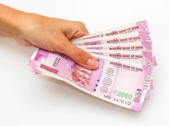 સ્માર્ટ ગૉલ સેટ કરો - 2023માં પોતાના નાણાંકીય ટાર્ગેટને સ્માર્ટ ફાઇનાન્સિયલ પ્લાનિંગ કરવુ જરૂરી છે. SMART નો મતલબ સ્પેશિફિક, મિજરેબલ, રિલેવન્ટ અને ટાઇમ બાઉન્ડ છે. આ સ્માર્ટ ટાર્ગેટ એક વ્યાપક નાણાંકીય યોજના તૈયાર કરવા અને તેને હાંસલ કરવામાં મદદ કરે છે.