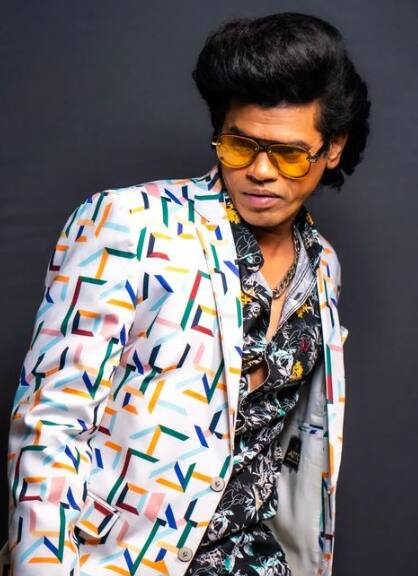 'सर्कस' सिनेमानंतर सिद्धार्थ आता 'थ्री चिअर्स' या सिनेमाच्या माध्यमातून प्रेक्षकांच्या भेटीला येणार आहे.