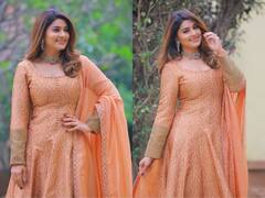 Sneha : ஒரு புன்னகை பூவே...சிறு பூக்களின் தீவே.. சிரிப்பழகி சினேகாவின் லேட்டஸ்ட் போட்டோஸ் !