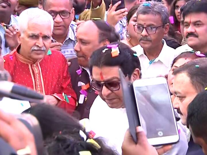 मनसे अध्यक्ष राज ठाकरे यांनी आज भांडुप दौरा केला.