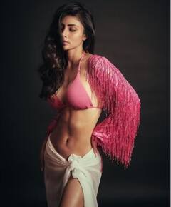 Mouni Roy Pics : ਮੌਨੀ ਰਾਏ ਨੇ ਬਿਕਨੀ 'ਚ ਬਿਖੇਰਿਆ ਹੁਸਨ ਦਾ ਜਲਵਾ , ਸਲਿਮ ਫਿਗਰ ਅਤੇ ਟੋਨਡ ਬਾਡੀ ਦੇ ਤੁਸੀਂ ਵੀ ਹੋ ਜਾਓਗੇ ਦੀਵਾਨੇ