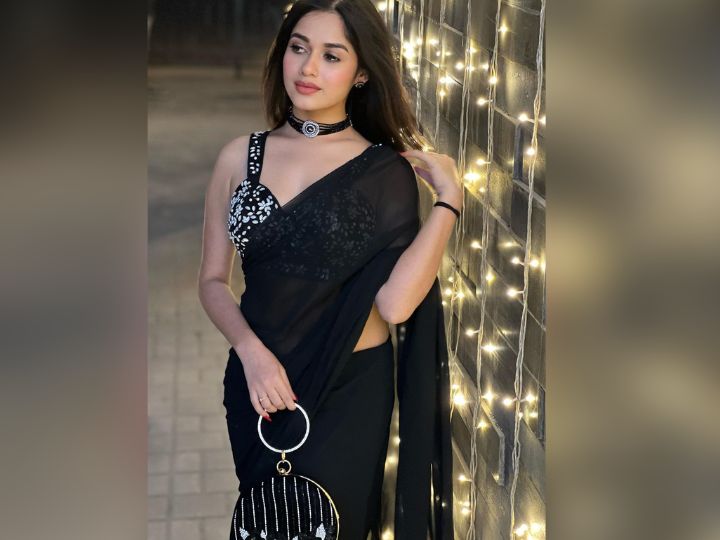 International Vs Desi: Jannat Zubair Rahmani in off-shoulder black outfit  or pink saree, which is your favourite? (Vote Now)