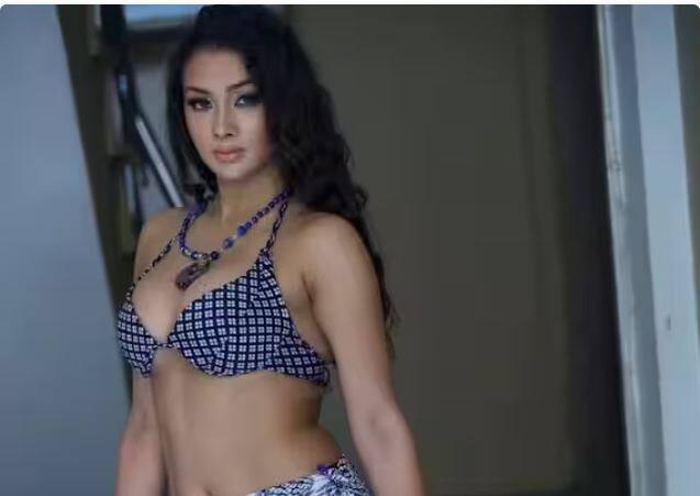 ਨਮਰਤਾ ਮੱਲਾ ਨੂੰ ਭੋਜਪੁਰੀ ਵਰਲਡ ਵਿੱਚ ਬਿਕਨੀ ਬੇਬ ਕਿਹਾ ਜਾਂਦਾ ਹੈ। ਸੋਸ਼ਲ ਮੀਡੀਆ 'ਤੇ ਉਨ੍ਹਾਂ ਦੀ ਫੈਨ ਫਾਲੋਇੰਗ ਵਧ ਰਹੀ ਹੈ। ਨਮਰਤਾ ਮੱਲਾ ਹਮੇਸ਼ਾ ਹੀ ਆਪਣੀ ਬੇਬਾਕੀ ਲਈ ਜਾਣੀ ਜਾਂਦੀ ਹੈ। ਉਸ ਦੀਆਂ ਤਸਵੀਰਾਂ ਸੋਸ਼ਲ ਮੀਡੀਆ 'ਤੇ ਵਾਇਰਲ ਹੋ ਰਹੀਆਂ ਹਨ। ਨਮਰਤਾ ਮੱਲਾ ਦੀਆਂ ਕੁਝ ਅਜਿਹੀਆਂ ਤਸਵੀਰਾਂ ਤੇਜ਼ੀ ਨਾਲ ਵਾਇਰਲ ਹੋ ਰਹੀਆਂ ਹਨ, ਜਿਸ 'ਚ ਅਭਿਨੇਤਰੀ ਨੀਲੇ ਰੰਗ ਦੀ ਬਿਕਨੀ 'ਚ ਨਜ਼ਰ ਆ ਰਹੀ ਹੈ।