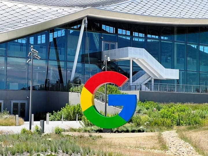 Googles parent company Alphabet Inc Employee On Fired At 3 AM Google: गूगल जैसी बड़ी कंपनियां एंप्लाइज को समझती हैं डिस्पोजेबल, इस्तेमाल के बाद देती हैं फेंक- जानें किसने कहा ये