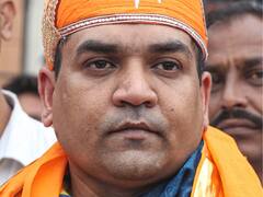 दिल्ली में बागेश्वर धाम के समर्थन में लोगों के साथ सड़क पर उतरे बीजेपी नेता कपिल मिश्रा, जानें- धीरेंद्र शास्त्री पर क्या कहा?