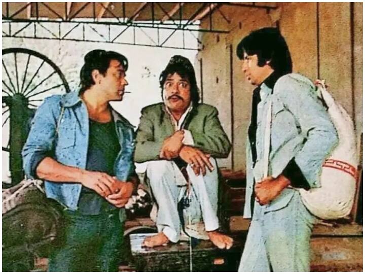 शोले की स्क्रिप्ट सलीम खान और जावेद अख्तर ने लिखी थी. इसके लिए दोनों को 10 हजार रुपये मिले थे, जो उस वक्त काफी बड़ी रकम थी.