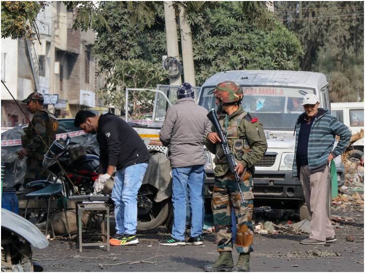 Jammu Kashmir Narwal Blast Terrorists used timer ID area sealed  sanitization operation continues Jammu Kashmir Blast: नरवाल विस्फोट में आतंकियों ने किया टाइमर आईडी का इस्तेमाल, आज भी इलाका सील, सैनिटाइजेशन ऑपरेशन जारी