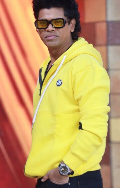 सिद्धार्थचा मोठा चाहतावर्ग असून त्याच्या प्रत्येक प्रोजेक्टची चाहते आतुरतेने वाट पाहत असतात.