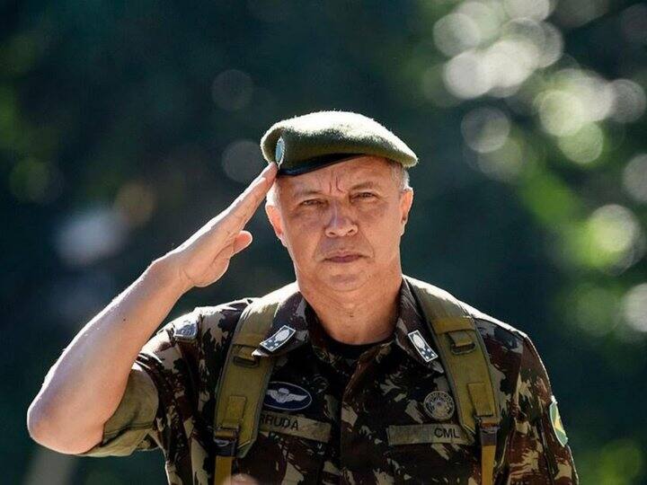 Brazilian President Lula sacks army chief close to Bolsonaro