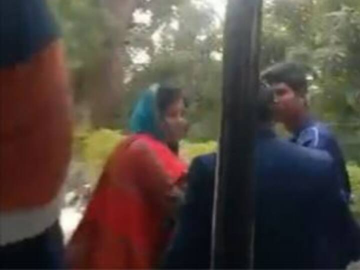 Rajasthan Mamta Bhupesh cm ashok gehlot bjp Gajendra Singh Shekhawat bjp Mamta Bhupesh evicted the woman who came to seek help Rajasthan: सीएम गहलोत की मंत्री ने मदद मांगने आयी महिला को घर से निकलवाया, BJP ने कांग्रेस को लिया आड़े हाथ