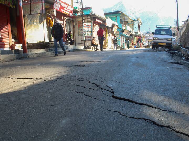 Cracks on a road leading to the main market in the land subsidence affected area, in Joshimath. (Source: PTI)