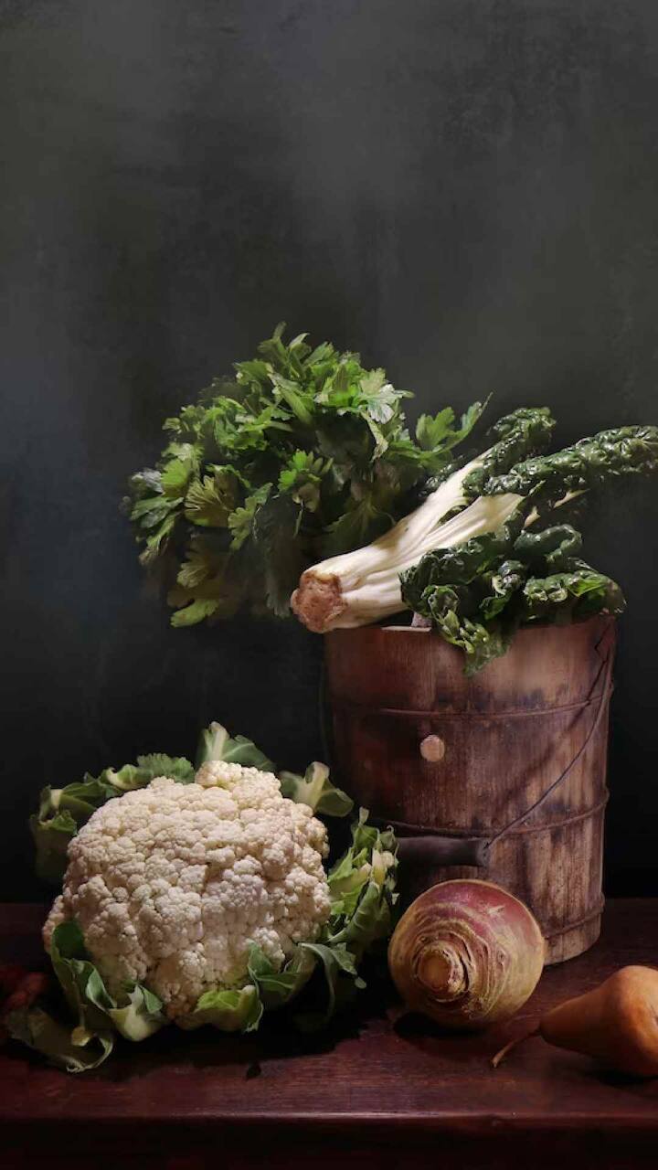 फ्लॉवर किंवा इतर क्रूसीफेरस भाज्यांमध्ये रॅफिनोज नावाची साखर वेगळ्या प्रकारची असते. हे मोठ्या आतड्यात बॅक्टेरियाद्वारे आंबवले जाते. त्यामुळे, गॅस्ट्रिक समस्यांपैकी तुम्हाला सूज येणे आणि पोट फुगणे यांसारख्या समस्या येऊ शकतात.