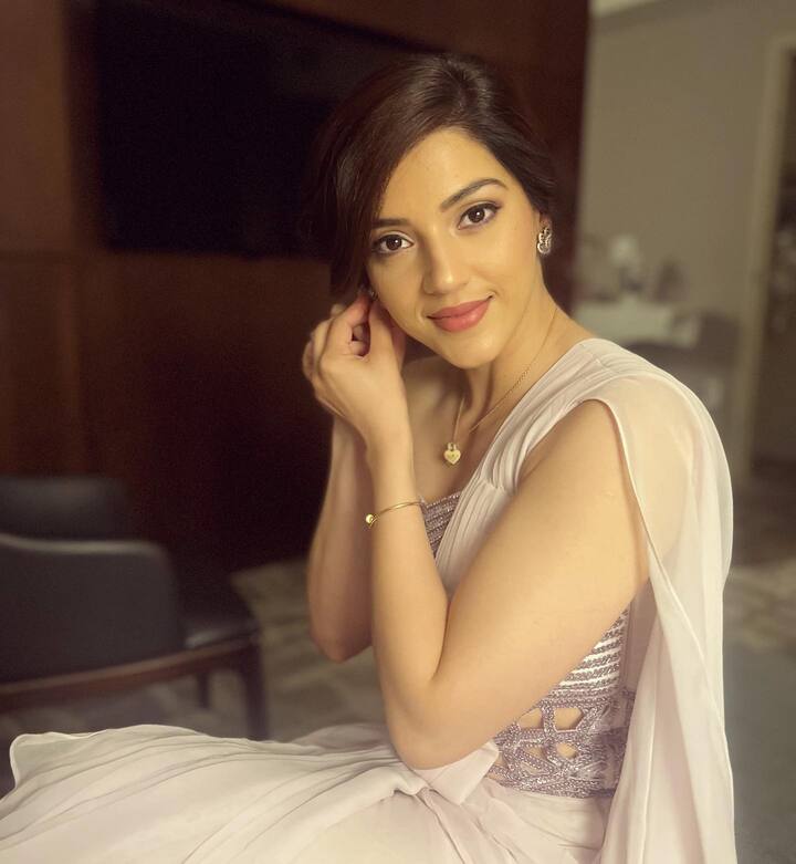 మెహ్రీన్ అందమైన ఫోటోలు  -Image Credit: Mehreen Pirzada/Instagram