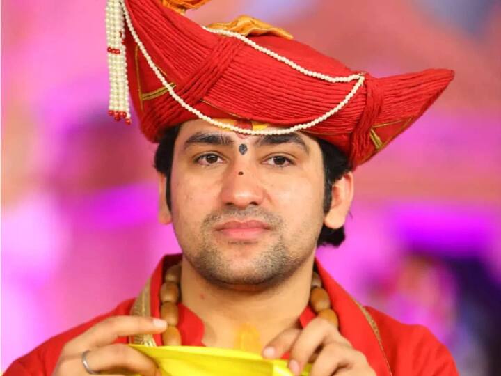 बागेश्वर महाराजांच्या आधीही राज्यात चमत्कार केल्याचा दावा करणारे अनेक बाबा होऊन गेले. त्यामध्ये आसाराम, बाबा राम रहीम यांच्यावर लैंगिक शोषणाचा आरोप झाला, तर नित्यानंदची सेक्स टेप व्हायरल झाली.