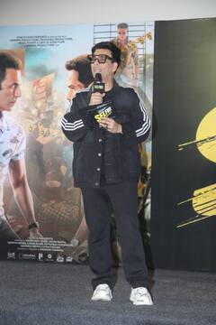 Selfiee Trailer लॉन्च पर पिंक सूट में पहुंचे Akshay Kumar तो ब्लैक लुक में छाए Emran Hashmi, देखें फोटोज