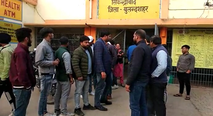 Bulandshahr में छात्रों के दो गुटों के बीच जमकर मारपीट, पहुंचा भारी पुलिस बल, कई हिरासत में