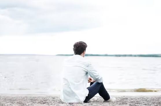 ਜੇਕਰ ਤੁਹਾਡਾ ਕਿਸੇ ਕੰਮ ਕਰਨ ਵਿੱਚ ਮਨ ਨਹੀਂ ਲੱਗ ਰਿਹਾ, ਉਦਾਸ ਰਹਿੰਦੇ ਹੋ, ਭੁੱਖ-ਪਿਆਸ ਨਹੀਂ ਲੱਗਦੀ ਤਾਂ ਇਹ ਵੀ ਮਾਨਸਿਕ ਥਕਾਨ ਦੇ ਲੱਛਣ ਹਨ, ਤੁਹਾਨੂੰ ਕੰਮ ਤੋਂ ਛੁੱਟੀ ਲੈ ਕੇ ਘੁੰਮਣ ਜਾਣਾ ਚਾਹੀਦਾ ਹੈ ਤਾਂ ਜੋ ਤੁਸੀਂ ਘੱਟੋ ਘੱਟ ਦੁਬਾਰਾ ਕੰਮ ਕਰਨ ਲਈ ਤਿਆਰ ਹੋ ਜਾਓ।