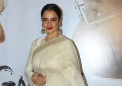 Gandhi Godse-Ek Yudh: मुंबई में फिल्म 'गांधी गोडसे एक युद्ध' की स्क्रीनिंग पर दिखा रेखा का खास अंदाज, इस एक्ट्रेस ने पैर छूकर जीत लिया दिल