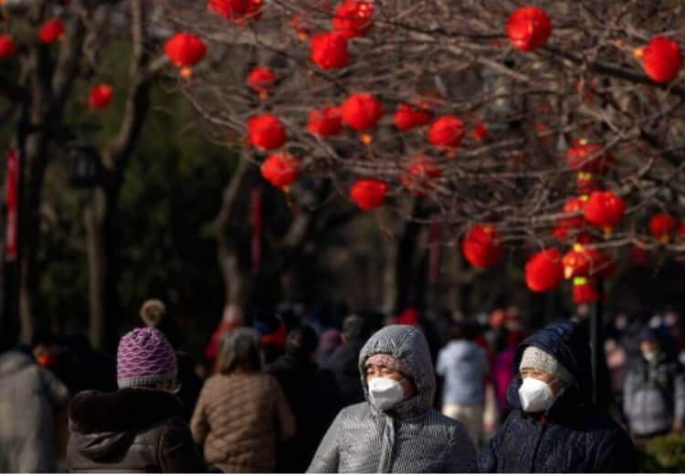 china covid 19 case surge lunar new year start people Celebrating COVID-19: कोविड के बावजूद चीन में लूनर न्यू ईयर पर जश्न मना रहे लोग, बढ़ सकता है खतरा