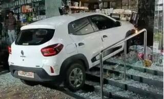 Viral Video: ਔਰਤ ਨੇ ਬ੍ਰੇਕ ਦੀ ਬਜਾਏ ਦਬਾਇਆ ਐਕਸੀਲੇਟਰ, ਕਰੌਕਰੀ ਸਟੋਰ ਦੇ ਅੰਦਰ ਜਾ ਵੜੀ ਕਾਰ