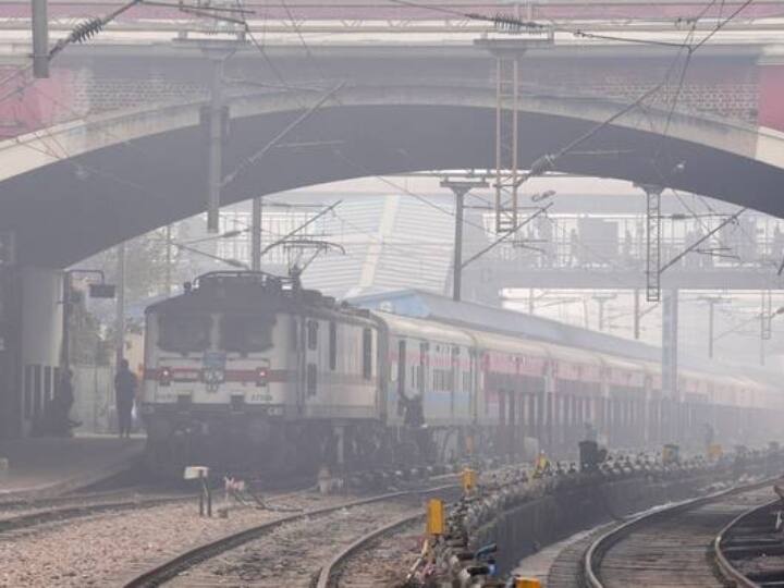 Cancelled Train Today 22th January 2023 Indian Railway Cancelled 400 trains today see list Cancelled Train Today: ठंड और कोहरे के कारण आज 400 के करीब ट्रेनें कैंसिल, सिर्फ तीन ट्रेनें डायवर्ट, देखें पूरी लिस्ट 